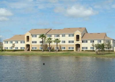 Looking for a roommate to sign a lease with Main Photo