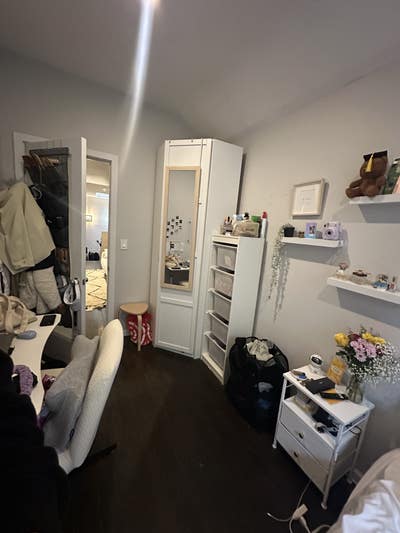 #573 QUEEN-SIZE Room Available in 4B/2ba Crown Hei Main Photo