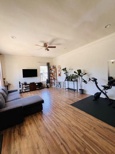 Spacious Room for Rent in Downeyclose to LACalifo Main Photo