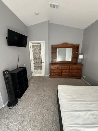 Private Room for Rent in Shared House Main Photo