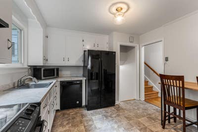 Richmond Home located in a convenient area, close  Main Photo