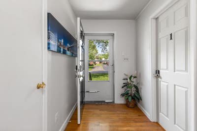Richmond Home located in a convenient area, close  Main Photo