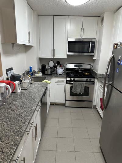 Looking for roommate at Parkside East Main Photo