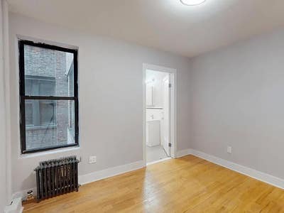 Renovated Master Bedroom with Bathroom en suite Main Photo