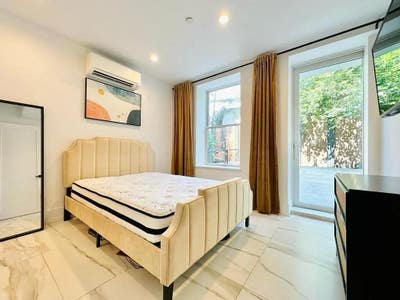 Furnished room with private entrance, #571 Main Photo