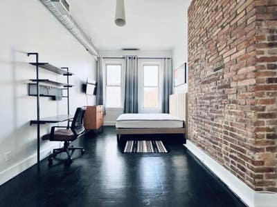 HUGE furnished room, with HDTV, Central AC, #283 Main Photo