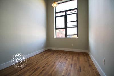 #585 3 bed 1 bath available from Sept 1 - Prime Ri Main Photo