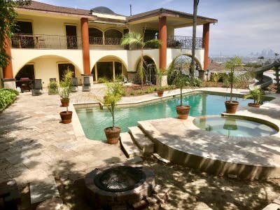 1 large beautiful private bedbath in gorgeous man Main Photo