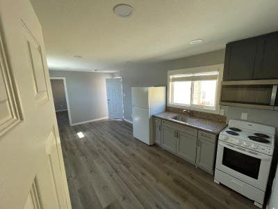 Fully Remodeled One_Bedroom_ParkingLaundryGarbage  Main Photo