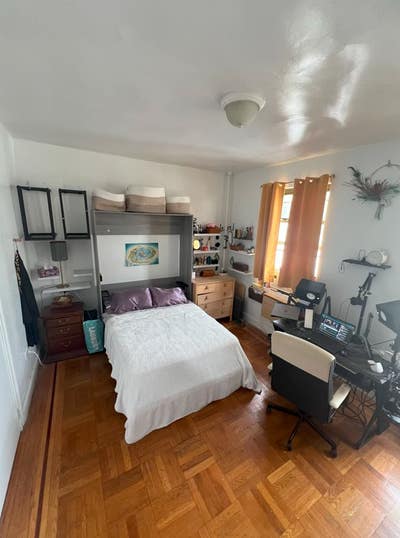Large room in Manhattan, quiet area Main Photo