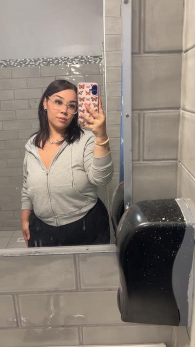 30 year old Female seeks a small or large room Main Photo