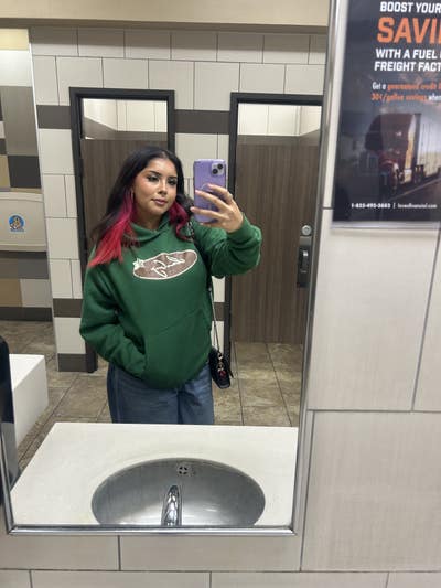 I am a female student aged 18. I am looking f... Main Photo