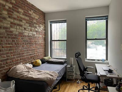 Spacious Room in Brooklyn Main Photo