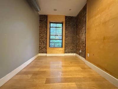 578 Union - GOWANUS - Last Room Left! Main Photo