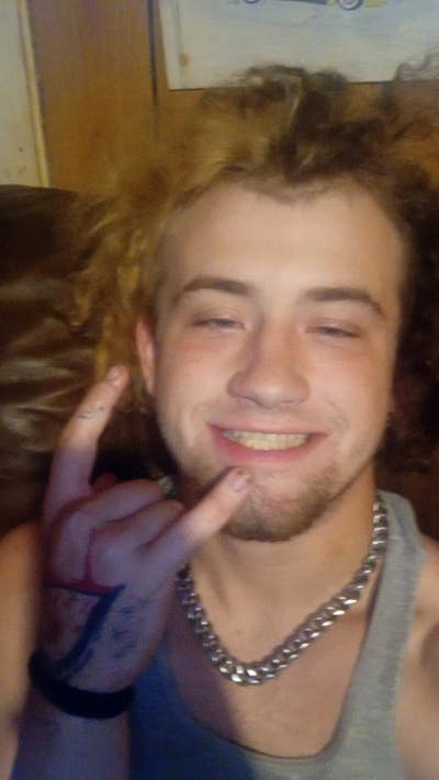 18 year old male looking for room Main Photo