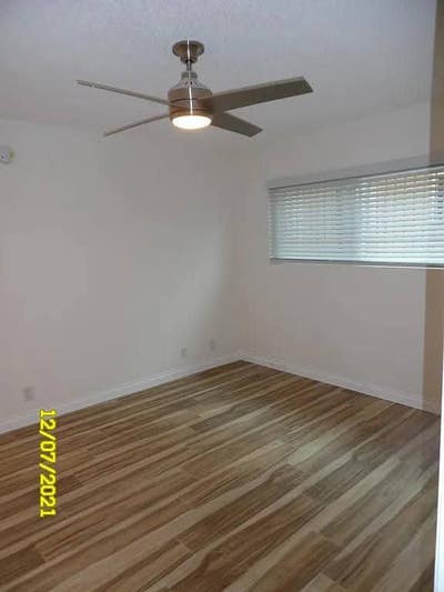 2 bed and 2 bath in Hollywood boredering Weho Main Photo