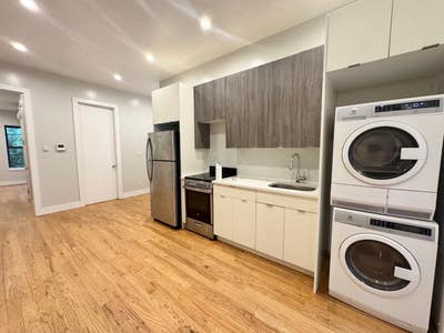 Rooms in Flatbush 2/5 Train in Unit Laundry Main Photo