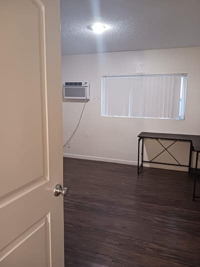 Girl roommate in NoHo area Main Photo
