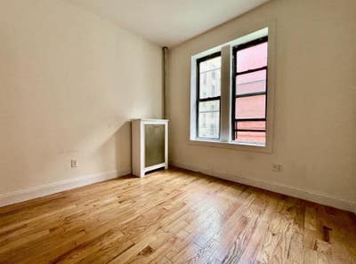 2 Sunny Bedrooms for Rent â€¢ Inwood / Arden St  Main Photo