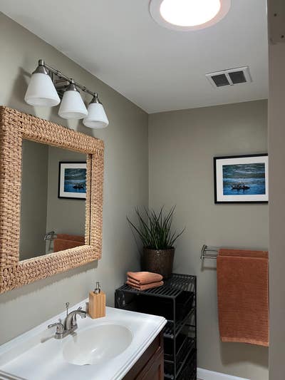 Furnished Room & Bath in Beautiful Home incl. util Main Photo