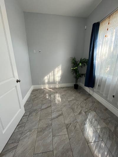Room for Rent in Serene, Modern Home Main Photo