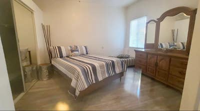 All female housing with available room  Main Photo