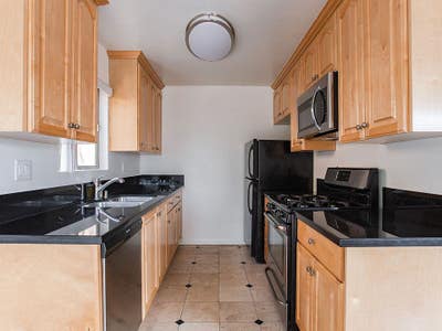 Private Bed/Bath + Parking in Prime WeHo Main Photo