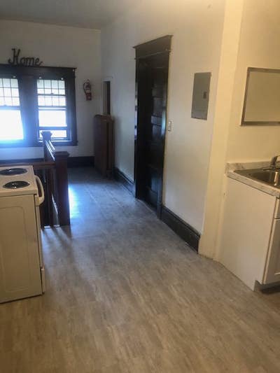 Large room with private entrance. Main Photo