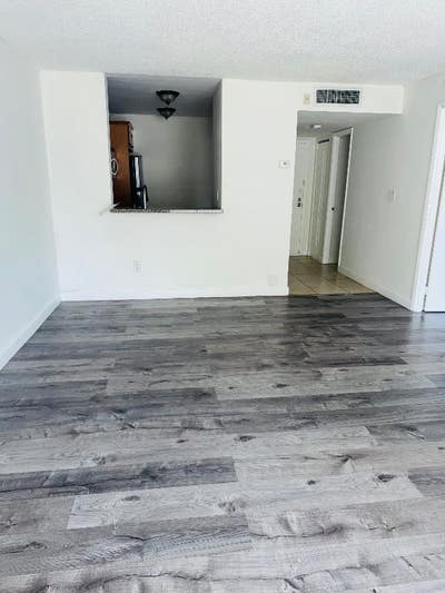 Modern 1 Bed 1 bath Condo in Miami | $month conven Main Photo