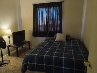 Looking for 2 Renters  Main Photo