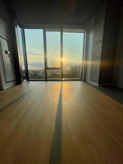 South Loop 1 BR with outdoor poolgym and yoga stud Main Photo