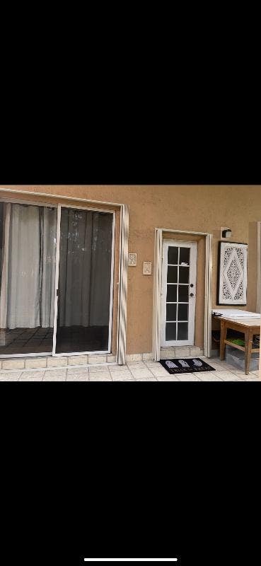 Room for rent private entrance and bathroom  Main Photo