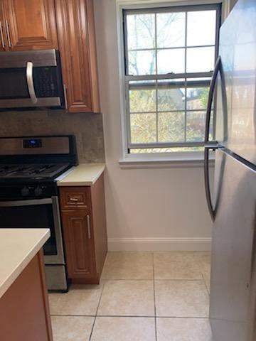 Beautiful Upper corner pre_war 1 BR in Kew Village Main Photo