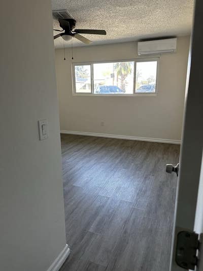 9490 Room#_large room  Main Photo