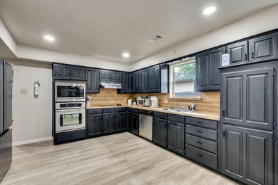   Newlyrenovated in prime Arlington location ðŸ›ï¸ Q Main Photo