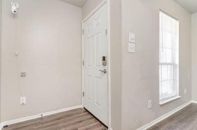 Newlyrenovated & Spacious Fort Worth with plenty p Main Photo