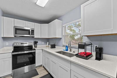 ⭐ Newlyrenovated ⭐ TAMPA home with dining area. Cl Main Photo