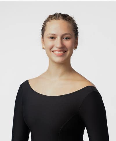 18 yo student looking for a roommate Main Photo