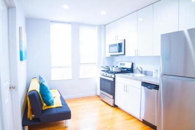 3BR Share near A/C Trains Main Photo