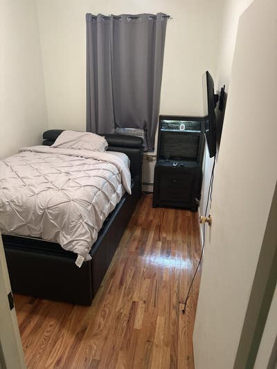 Furnished bedroom for clean and respectful person Main Photo