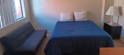 Private Bed/Bath, Parking/Utilities Included Main Photo