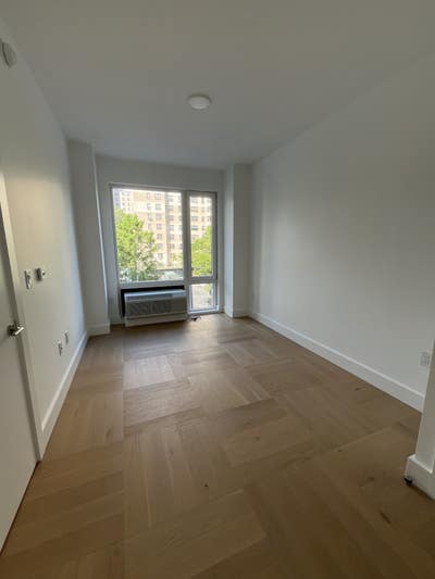 Brand new big room at 526 Baltic street  Main Photo