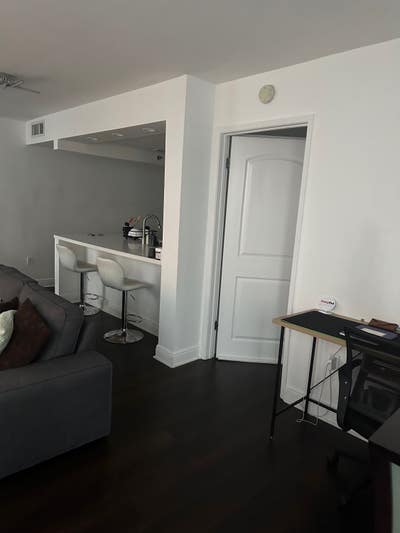 Room for rent Downtown Miami  Main Photo