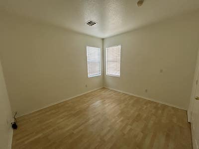 Roommate wanted (Silverado Ranch area) $700 Main Photo