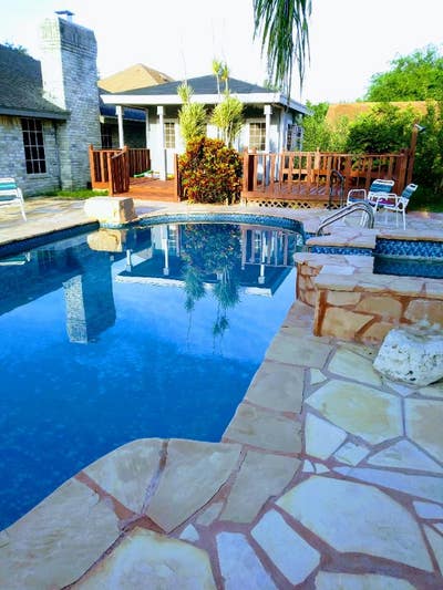 Efficiency Room For Rent with Pool Access Main Photo