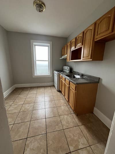 Beautiful 1 Bedroom Apartment at 75 N 7th Street i Main Photo