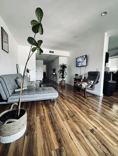 Private bedroom & bath Valley Glen  Main Photo