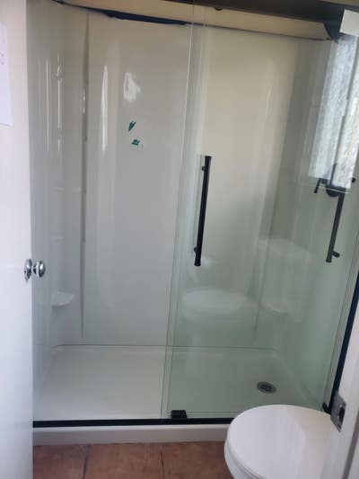 Private room with own bathroom Main Photo