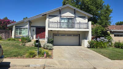 Beautiful Home in Community Main Photo