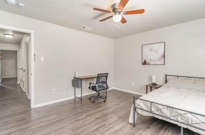 Newlyrenovated & Spacious Fort Worth Multiplex wit Main Photo